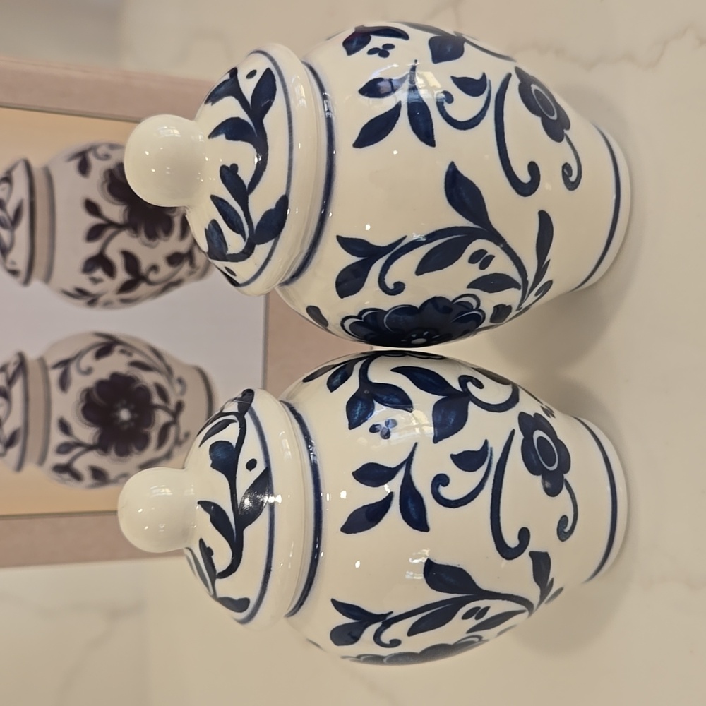 Blue and White Floral Salt and Pepper Set New - Picture 7 of 10